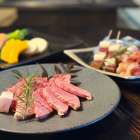 【新プラン登場】高島の至宝を囲炉裏で。近江牛・近江鴨・近江黒鶏を味わう「高島・恵みの囲炉裏焼き